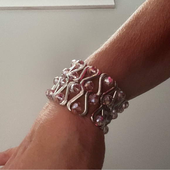 BEADED PINK AND METAL FAUX RHINESTONE BRACELETS - LIKE NEW - Picture 6 of 7